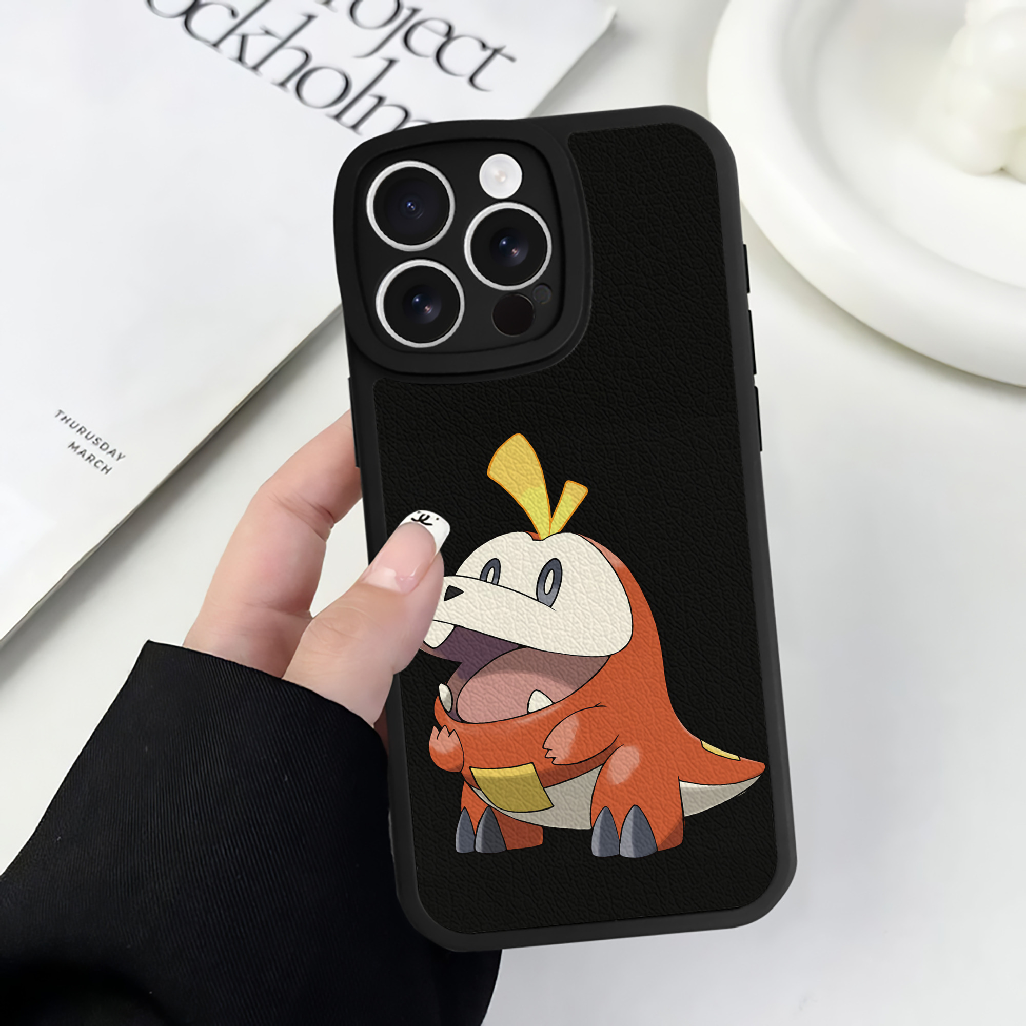 （画像用） ポケットモンスター Pokémon 【iPhone 16シリーズ対応】シリコンスマホケース（レザー調） 材質：シリコン